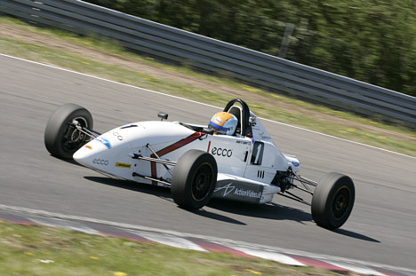 Jesper Egebart viste mesterklasse, da han vandt begge løb for Formel Ford på Padborg Park.
